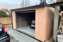 Garage en béton enduit